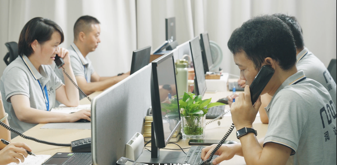 RUNDA service team coordinating after-sales follow-up